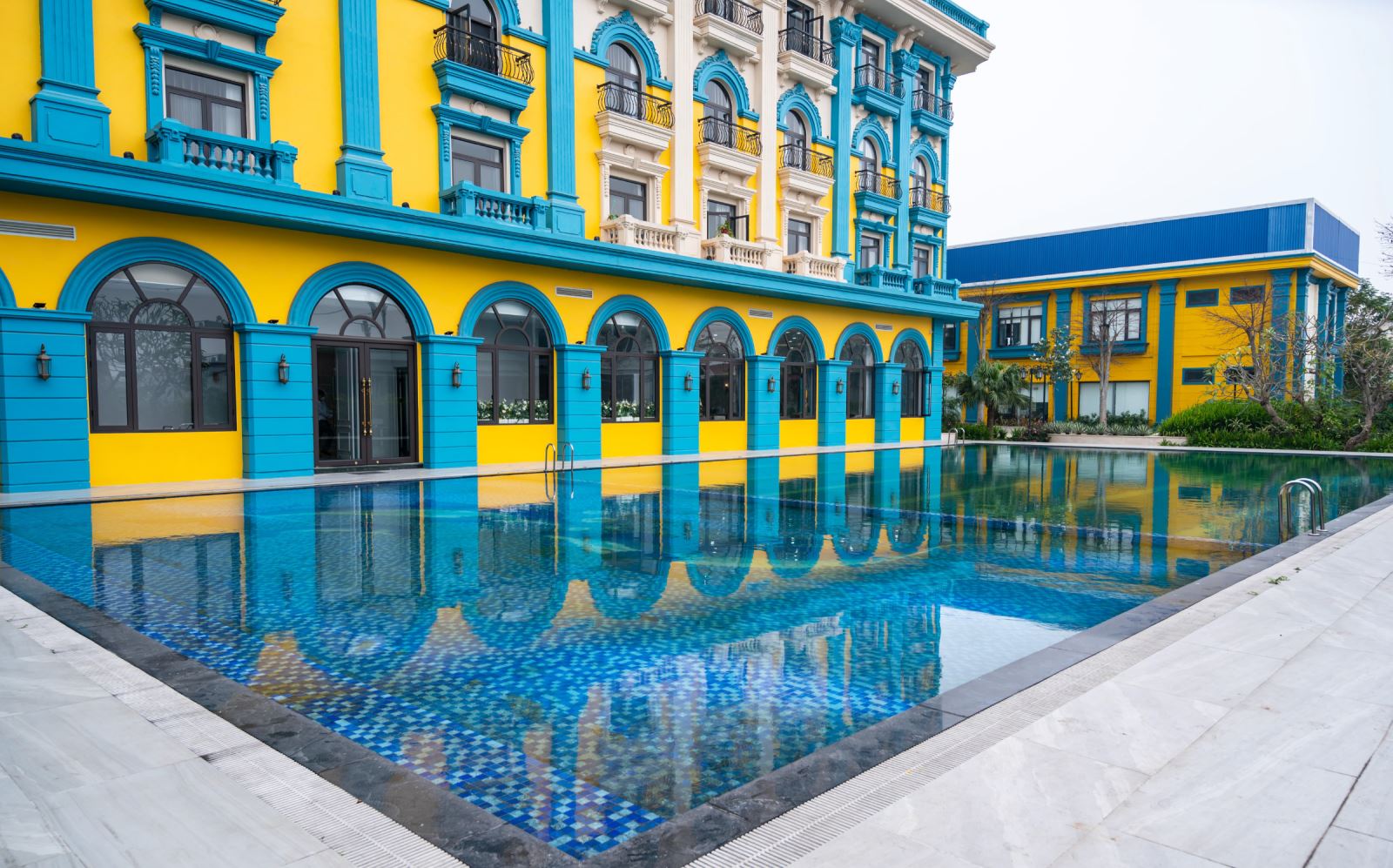 Swimming pool